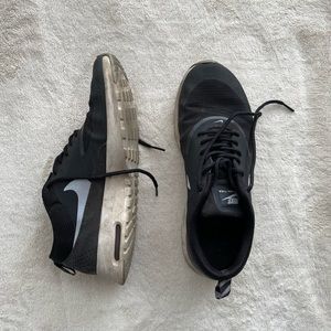 Womens Nike Thea - Size 9